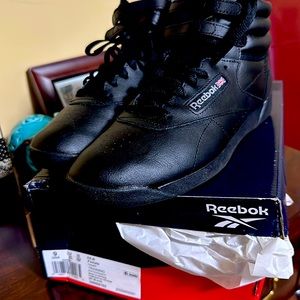 Worn once !! Reeboks 9 women